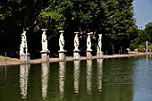 Villa Adriana - Canopo e Serapeo, uno dei complessi pi originali e spettacolari della villa. 